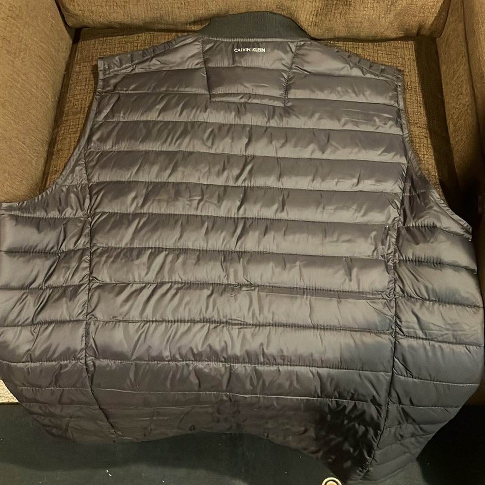 Calvin Klein Men's Black Puffer Vest - Picture 5 of 6